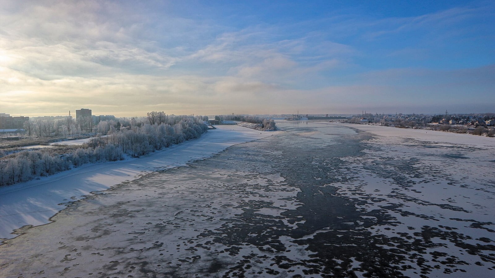 Река Дубна, широкий плёс севернее Москвы